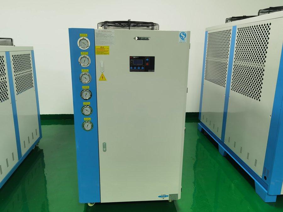 冷水機(jī)控制系統(tǒng)的核心技術(shù)是什么？